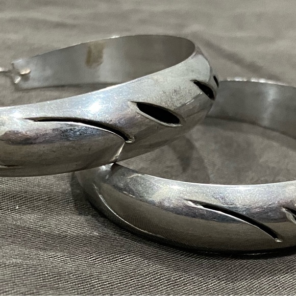 Alpaca Silver Hoops - Picture 7 of 8